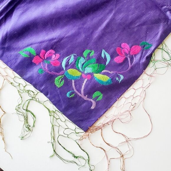 Vtg Purple Floral Embroidered Small Tablecloth Square Satin Decorative Accent - Picture 2 of 16